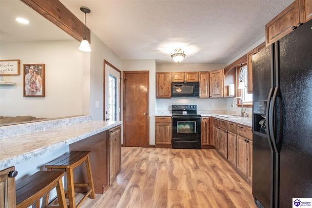 112 Abby Court, Vine Grove, KY 40108