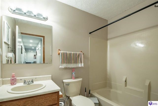 112 Abby Court, Vine Grove, KY 40108