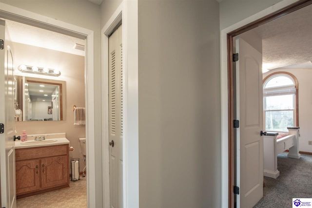 112 Abby Court, Vine Grove, KY 40108