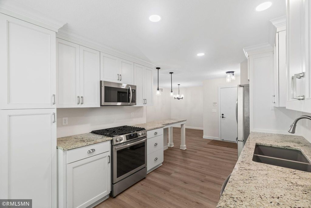 5237 Balmoral Lane, Bloomington, MN 55437