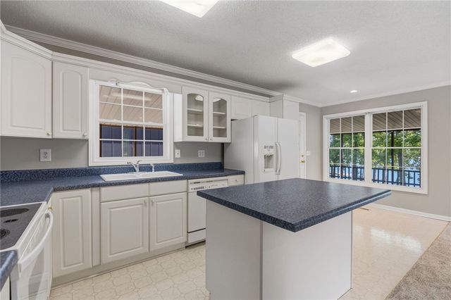 104 Lakehill Drive, Fair Play, SC 29643
