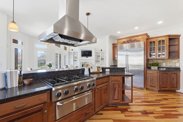 3025 Lakeshore Dr, Old Hickory, TN 37138