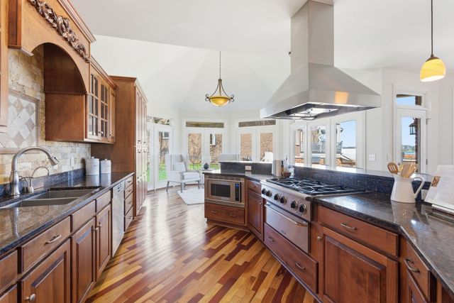 3025 Lakeshore Dr, Old Hickory, TN 37138