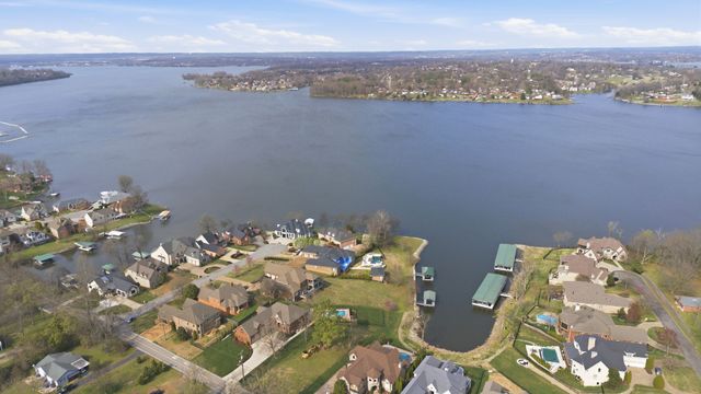 3025 Lakeshore Dr, Old Hickory, TN 37138