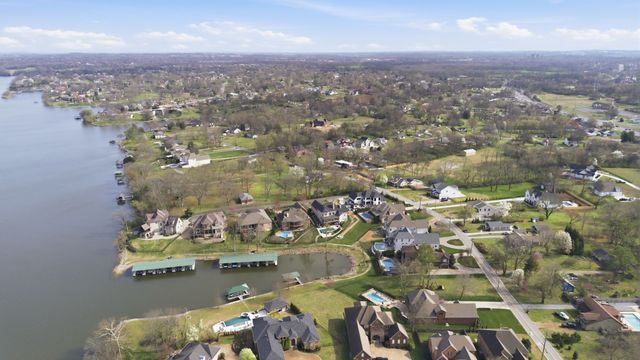 3025 Lakeshore Dr, Old Hickory, TN 37138
