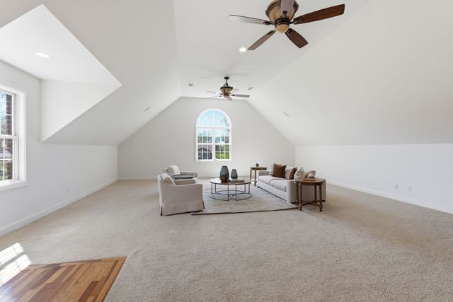 3025 Lakeshore Dr, Old Hickory, TN 37138