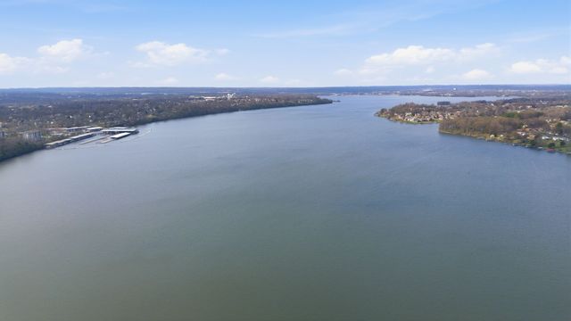 3025 Lakeshore Dr, Old Hickory, TN 37138