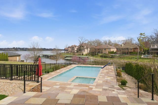 3025 Lakeshore Dr, Old Hickory, TN 37138