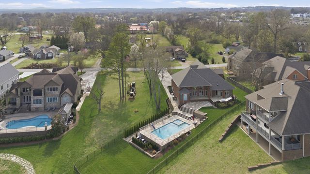 3025 Lakeshore Dr, Old Hickory, TN 37138