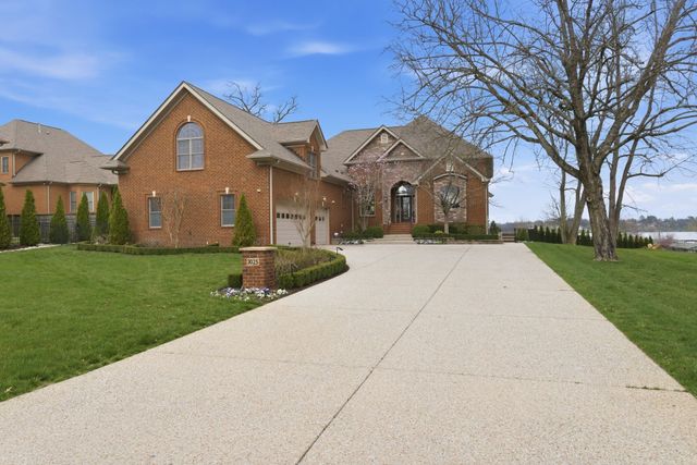 3025 Lakeshore Dr, Old Hickory, TN 37138