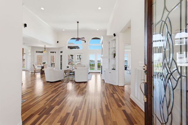 3025 Lakeshore Dr, Old Hickory, TN 37138