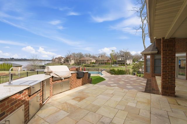 3025 Lakeshore Dr, Old Hickory, TN 37138