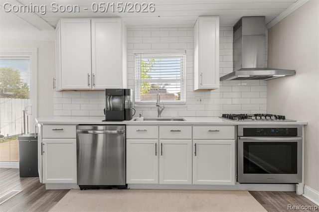 24171 Notre Dame Street, Dearborn, MI 48124