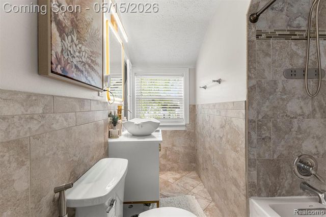24171 Notre Dame Street, Dearborn, MI 48124