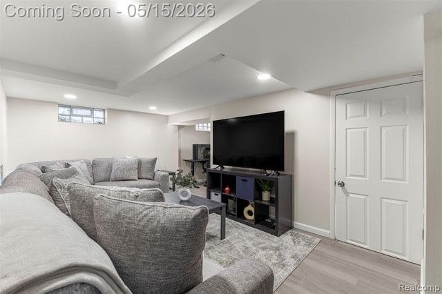 24171 Notre Dame Street, Dearborn, MI 48124