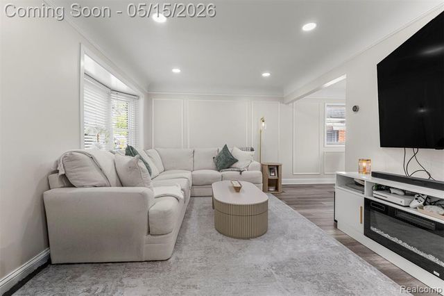 24171 Notre Dame Street, Dearborn, MI 48124