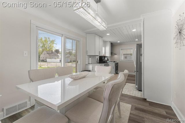 24171 Notre Dame Street, Dearborn, MI 48124