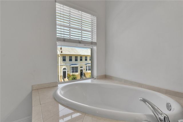 1630 42nd Square 104, Vero Beach, FL 32960