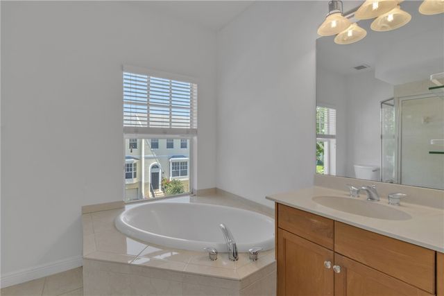 1630 42nd Square 104, Vero Beach, FL 32960