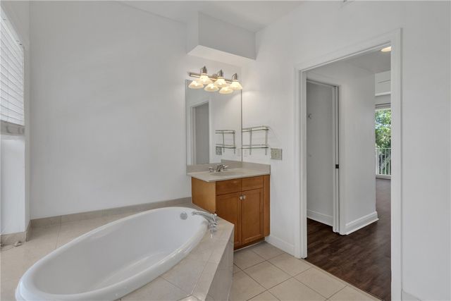 1630 42nd Square 104, Vero Beach, FL 32960