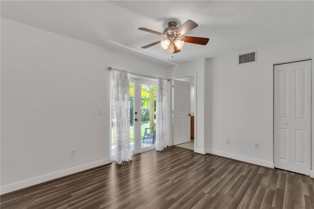 1630 42nd Square 104, Vero Beach, FL 32960