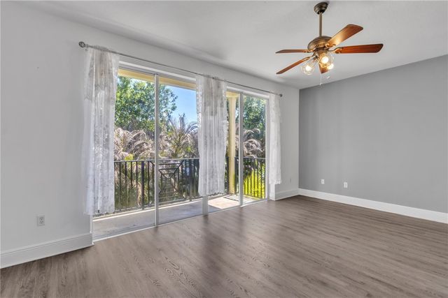 1630 42nd Square 104, Vero Beach, FL 32960