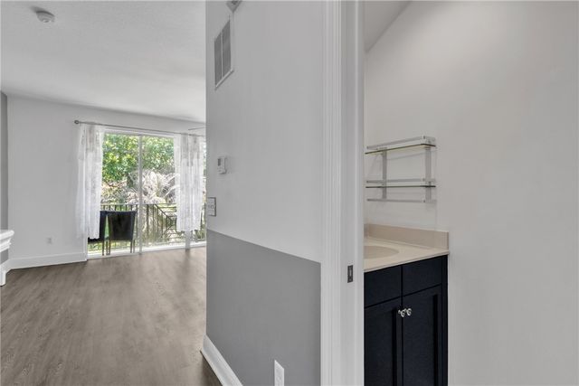 1630 42nd Square 104, Vero Beach, FL 32960