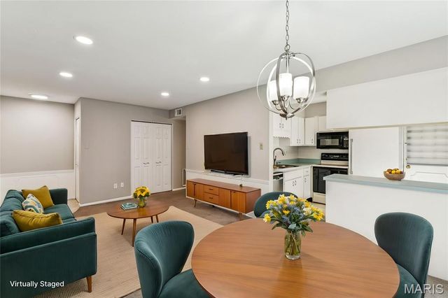 1718 Herault Place B, St Louis, MO 63125