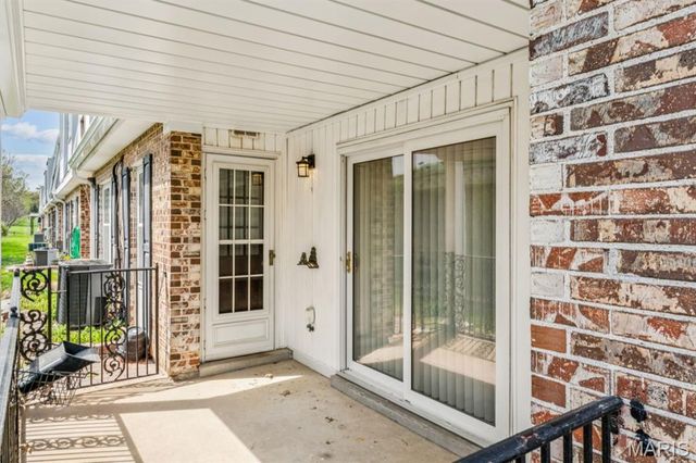 1718 Herault Place B, St Louis, MO 63125