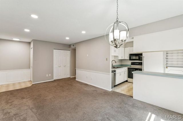 1718 Herault Place B, St Louis, MO 63125