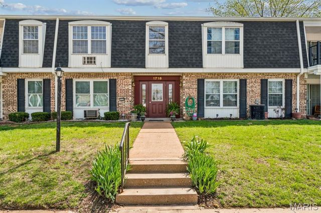 1718 Herault Place B, St Louis, MO 63125