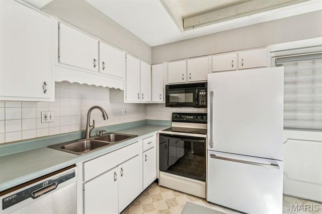 1718 Herault Place B, St Louis, MO 63125