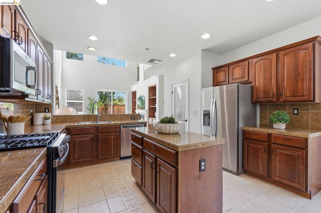 308 Foothill Dr, Brentwood, CA 94513