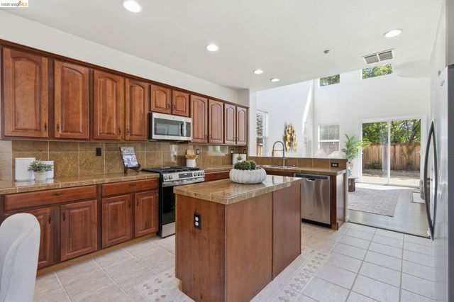 308 Foothill Dr, Brentwood, CA 94513