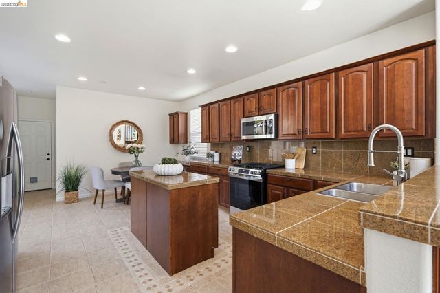 308 Foothill Dr, Brentwood, CA 94513