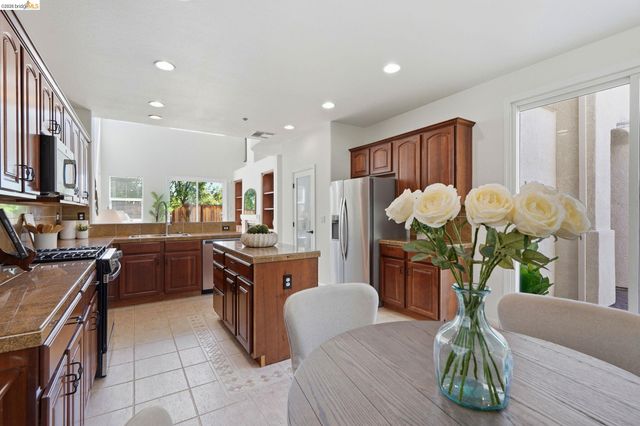 308 Foothill Dr, Brentwood, CA 94513