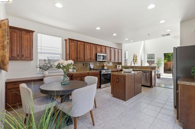 308 Foothill Dr, Brentwood, CA 94513