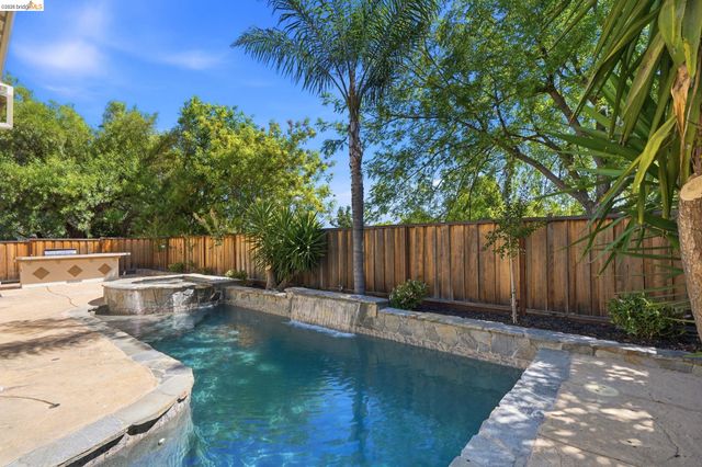308 Foothill Dr, Brentwood, CA 94513