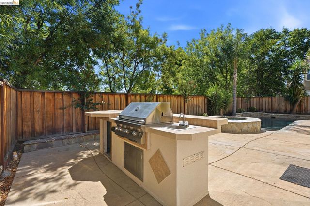 308 Foothill Dr, Brentwood, CA 94513