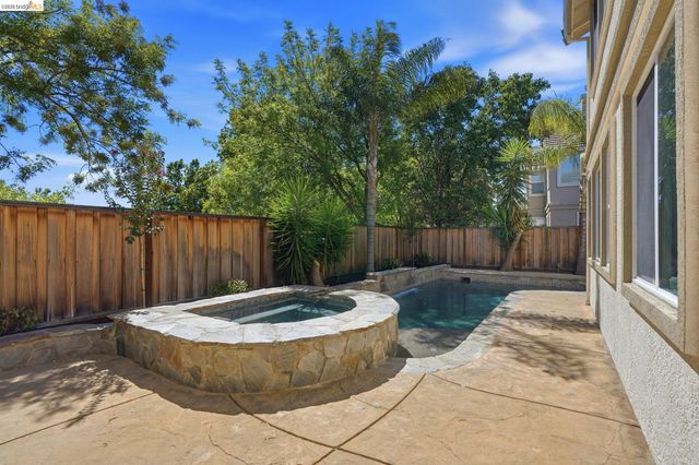308 Foothill Dr, Brentwood, CA 94513