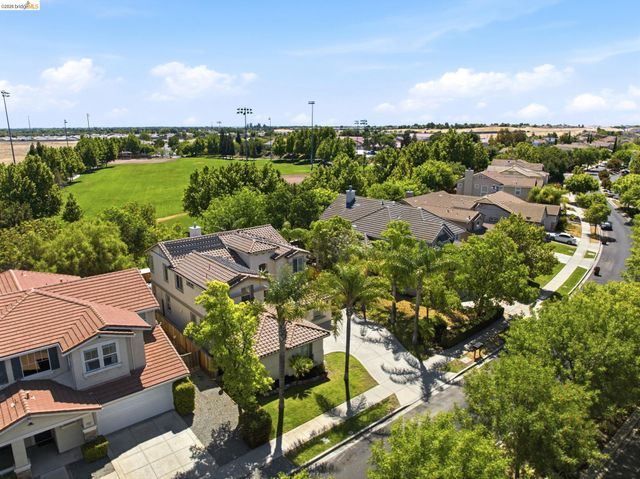 308 Foothill Dr, Brentwood, CA 94513