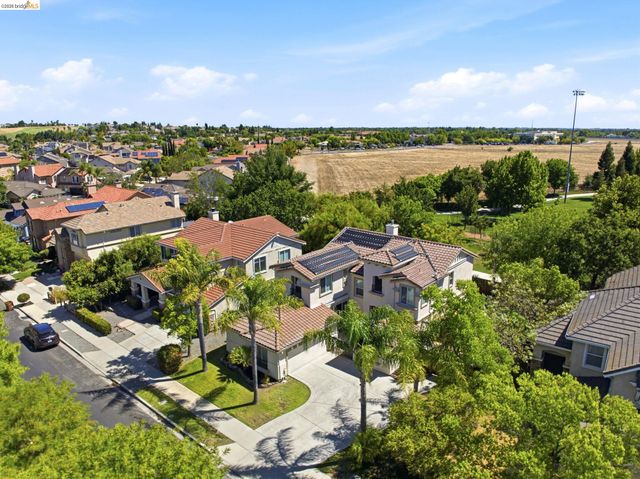 308 Foothill Dr, Brentwood, CA 94513
