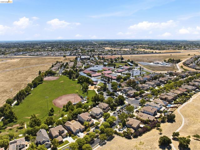 308 Foothill Dr, Brentwood, CA 94513