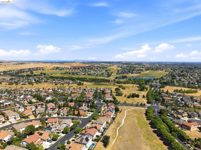 308 Foothill Dr, Brentwood, CA 94513