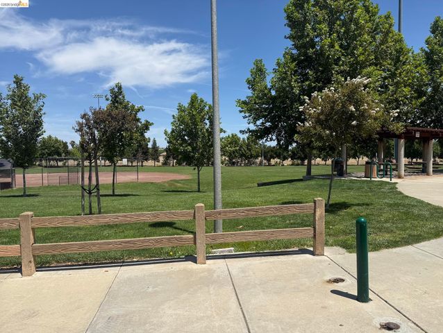 308 Foothill Dr, Brentwood, CA 94513