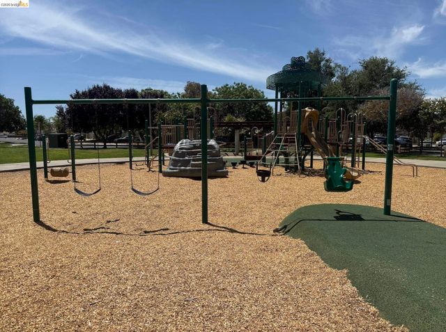 308 Foothill Dr, Brentwood, CA 94513