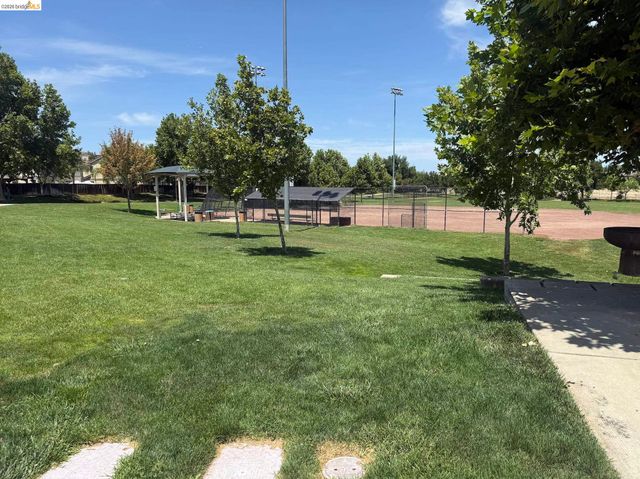 308 Foothill Dr, Brentwood, CA 94513