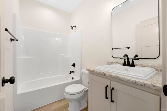 4843 Silverstone Passage, Fort Wayne, IN 46818