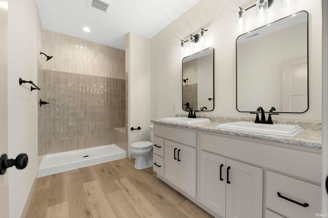 4843 Silverstone Passage, Fort Wayne, IN 46818