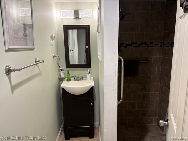 23003 Tuscany Avenue, Eastpointe, MI 48021